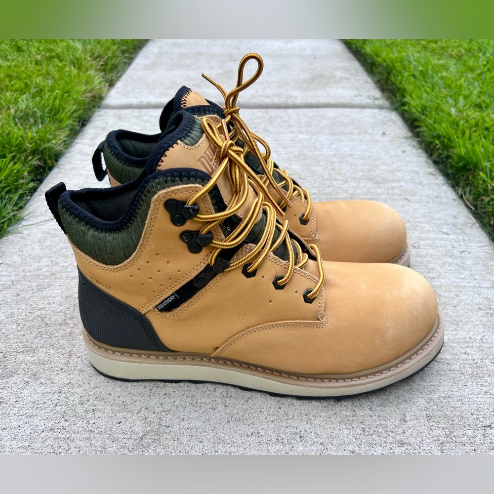 Duluth Trading Co. Women's Hard Toe Wedgestone Work Boots 11 Vibram Soles Tan